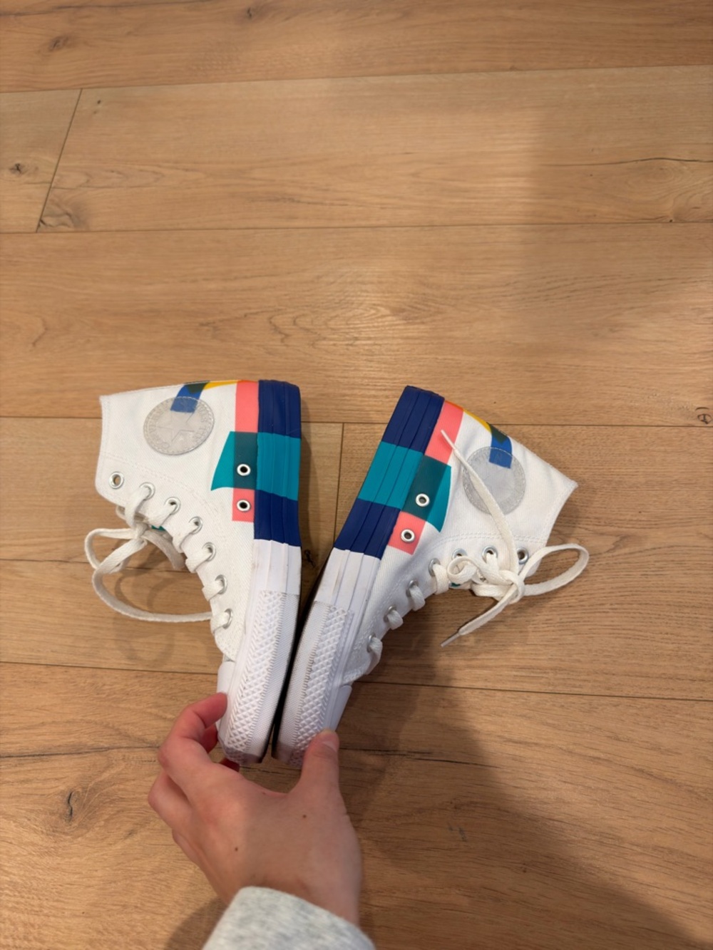 Converse White High-Top Canvas Sneakers with Colorblock Trim size 6.5